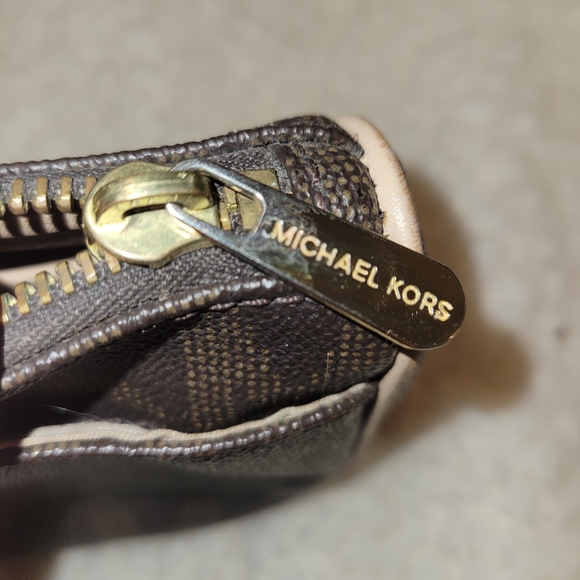 Michael Kors cosmetic case - Picture 8 of 11